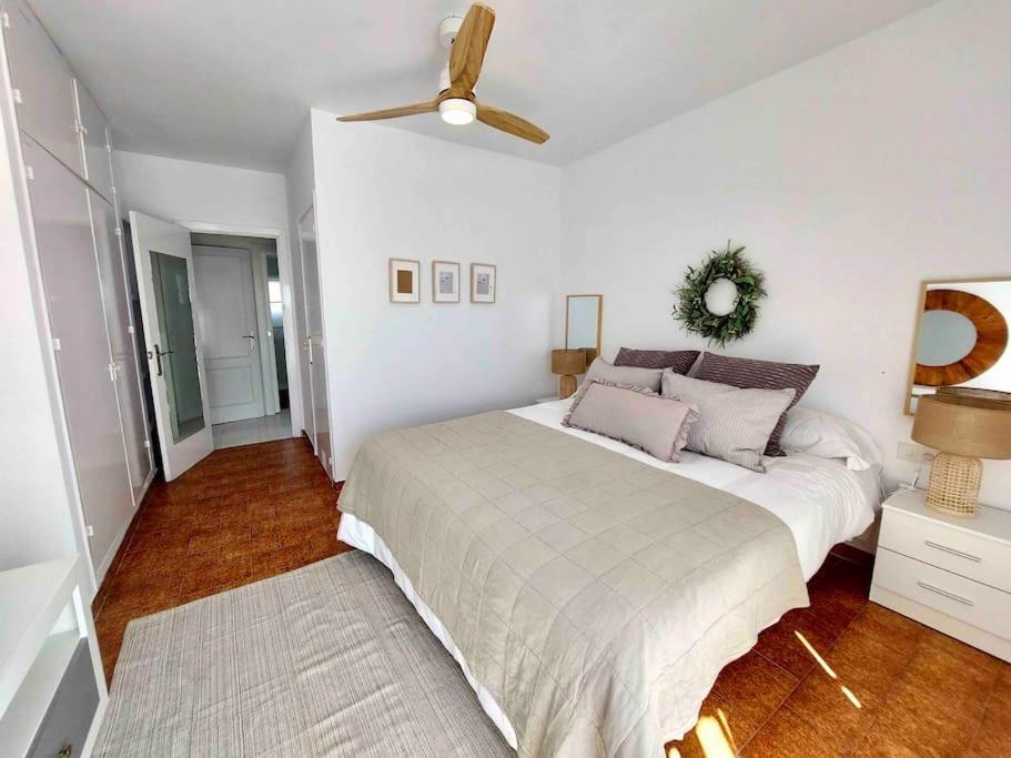 Caleta Beach House Villa Beatriz Sinese Design Torre Del Mar Bagian luar foto